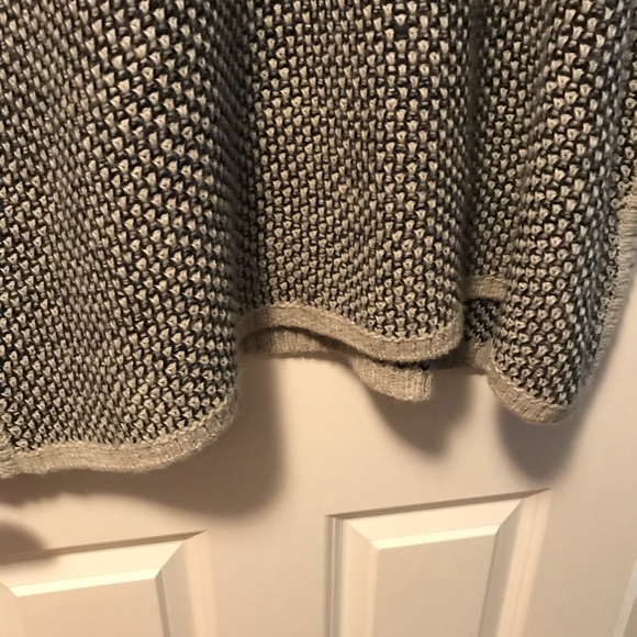 Comfortable GAP Sweater Poncho - Picture 6 of 9